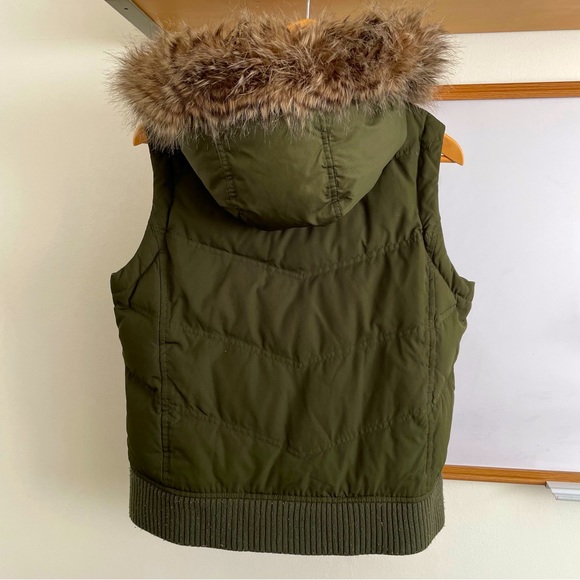 GAP Puffer Vest with Removable Faux Fur Lined Hood - Picture 5 of 10